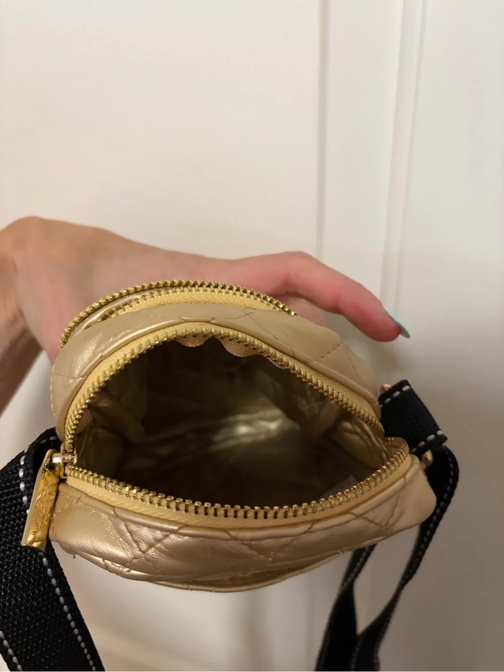 NWOT⚜️🐶SCOUT Quilted Metallic Gold Mini Crossbody Pouch Concert Bag ⚜️🐾
